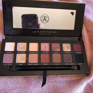 SOFT GLAM - Anastasia